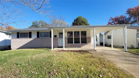 535 Angelus Dr, Florissant, MO 63031
