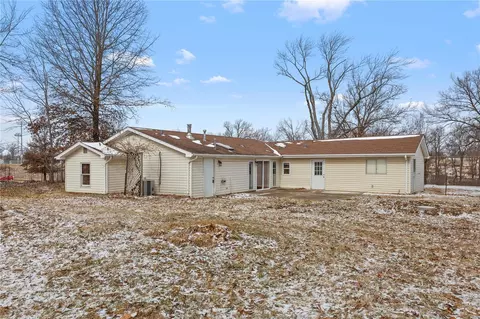 Exterior - 2325 Oak Dr, O'fallon, MO 63368 photo 2 of 6