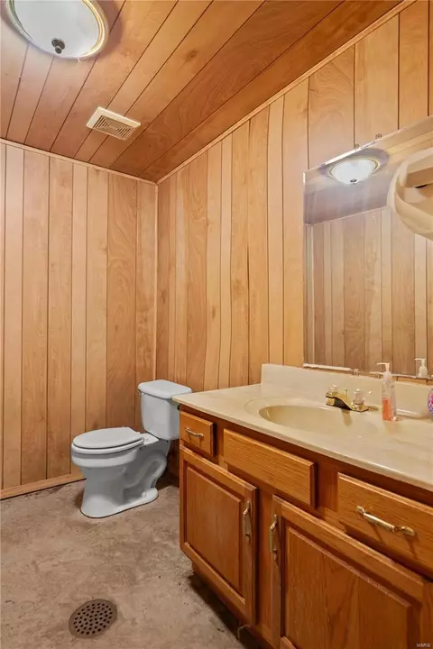 Bath - 2325 Oak Dr, O'fallon, MO 63368 photo 3 of 3
