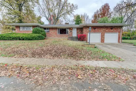 9091 Patrick Dr, Saint Louis, MO 63114