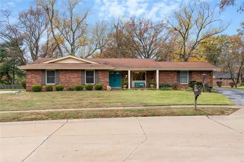 407 Spring Valley Ct, Chesterfield, MO 63017