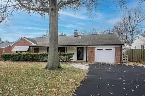 119 Lancaster Dr, Saint Louis, MO 63105