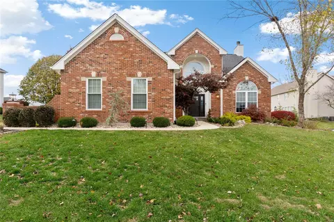 1102 Wildhorse Meadows Dr, Chesterfield, MO 63005