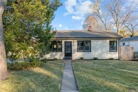 9732 Balboa Dr, Saint Louis, MO 63136