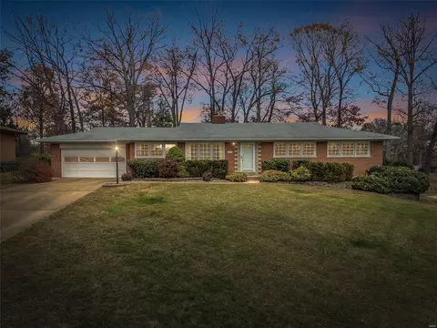 11827 Doverhill Dr, Saint Louis, MO 63128
