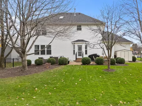 237 E Governor Pl, Saint Charles, MO 63301 photo 7