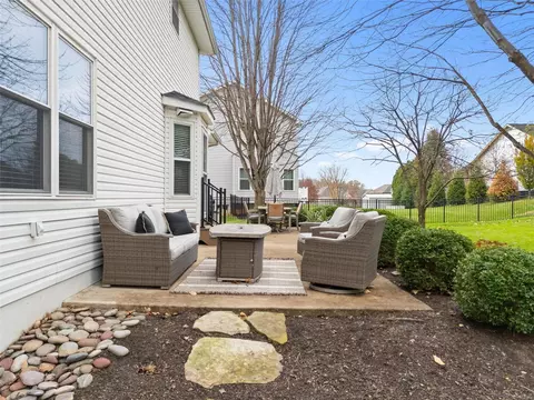 237 E Governor Pl, Saint Charles, MO 63301 photo 10