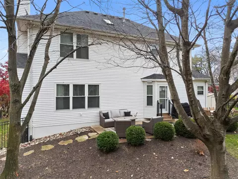 237 E Governor Pl, Saint Charles, MO 63301 photo 6