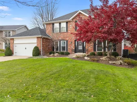 237 E Governor Pl, Saint Charles, MO 63301 photo 4