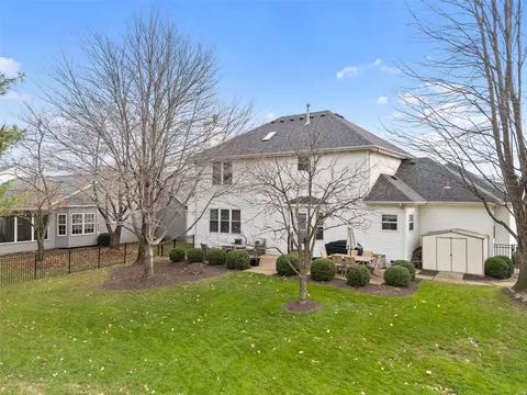 237 E Governor Pl, Saint Charles, MO 63301 photo 5
