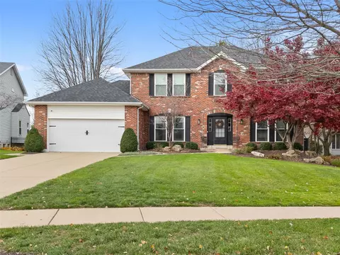 237 E Governor Pl, Saint Charles, MO 63301 photo 2