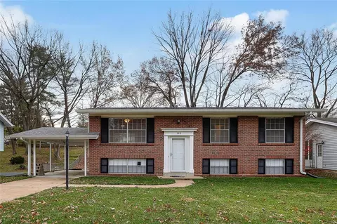 928 Brookvale Ter, Manchester, MO 63021