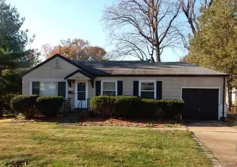 1100 Esquire Dr, Saint Louis, MO 63137