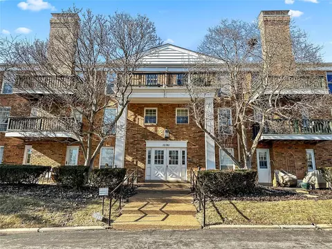 10381 Oxford Hill Dr #18, Saint Louis, MO 63146