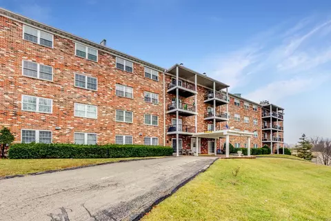3107 Garnette Dr #D8, Bridgeton, MO 63044 photo 2
