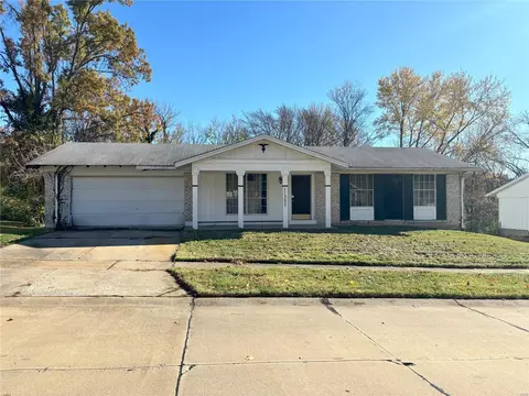 11322 Stonymont Dr, Saint Louis, MO 63136