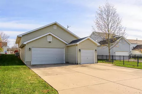 Exterior - 680 Rolling Thunder Dr, O'fallon, MO 63368 photo 5 of 15
