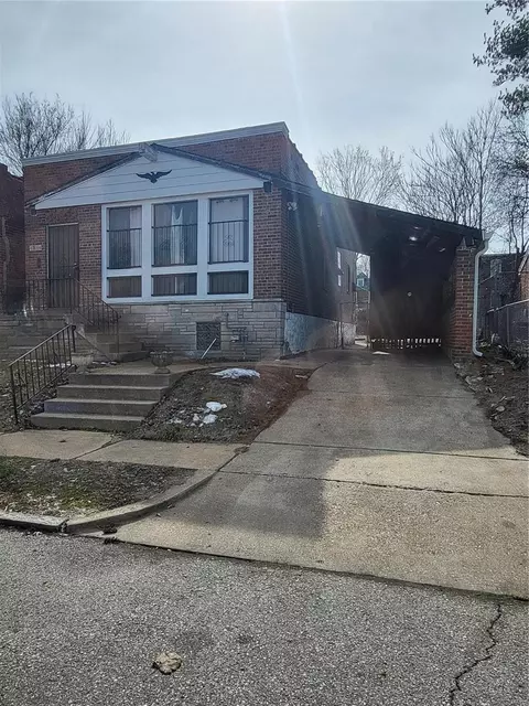 4734 Ashland Ct, Saint Louis, MO 63115