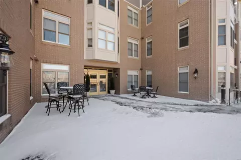842 N New Ballas Ct #104, Creve Coeur, MO 63141