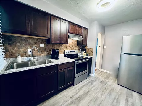 Kitchen - 6325 Everett Dr, Saint Louis, MO 63134 photo 2 of 2
