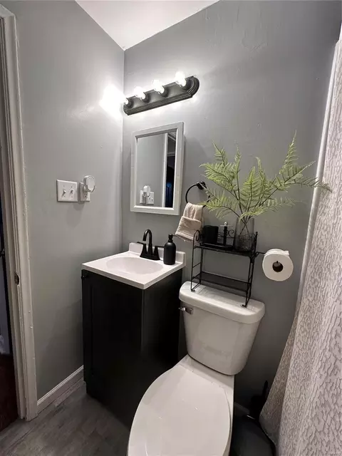 Bath - 6325 Everett Dr, Saint Louis, MO 63134 photo 2 of 3