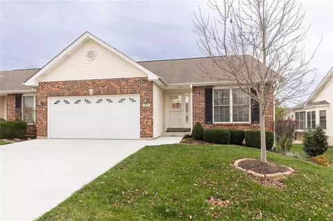 53 Huntgate Dr #9B, Saint Peters, MO 63376