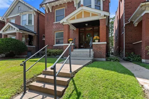 5830 De Giverville Ave, Saint Louis, MO 63112