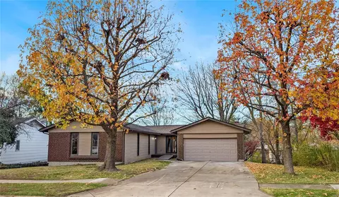 321 Rebecca Dr, Saint Charles, MO 63301