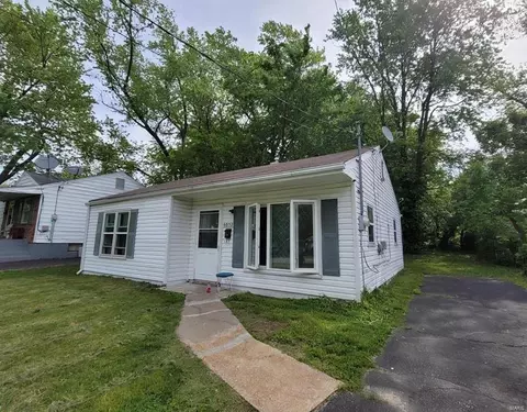 6052 Evergreen Blvd, Saint Louis, MO 63134