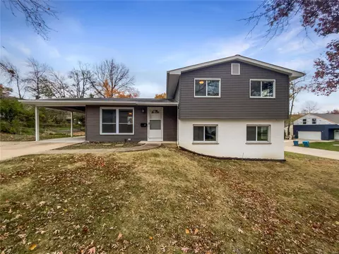 3198 Bristol Hall Dr, Maryland Heights, MO 63043
