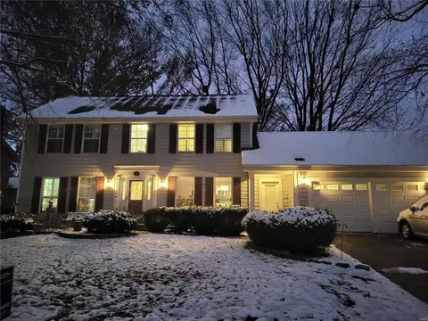 32 Connemara Rd, Saint Peters, MO 63376