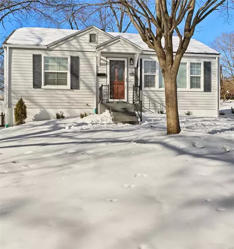 7822 Madison Dr, Saint Louis, MO 63133