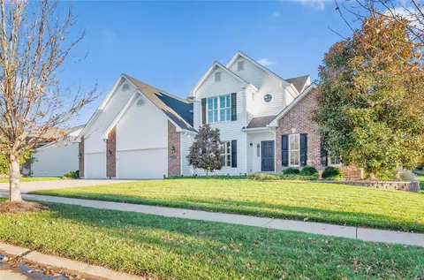 810 Stonewood Bend Dr, Lake Saint Louis, MO 63367