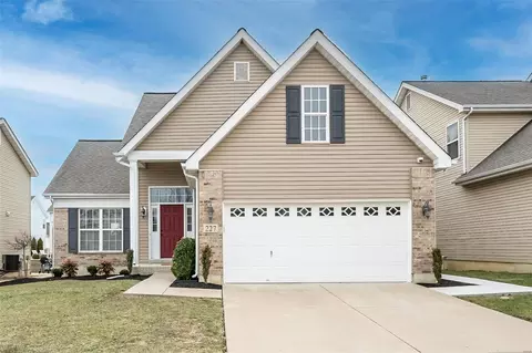 227 Greengate Dr, Lake Saint Louis, MO 63367