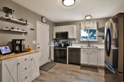 Kitchen - 25 Red Cedar Parc Ct, O'fallon, MO 63368 photo 2 of 3