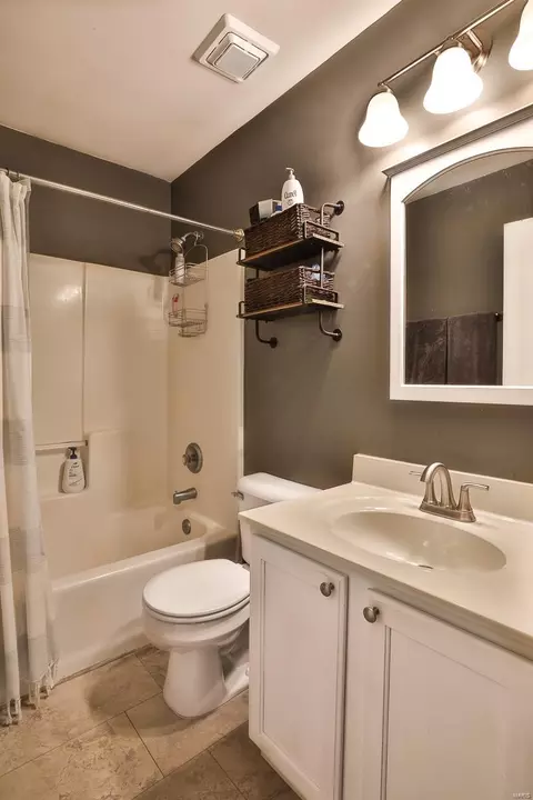 Bath - 25 Red Cedar Parc Ct, O'fallon, MO 63368 photo 2 of 3