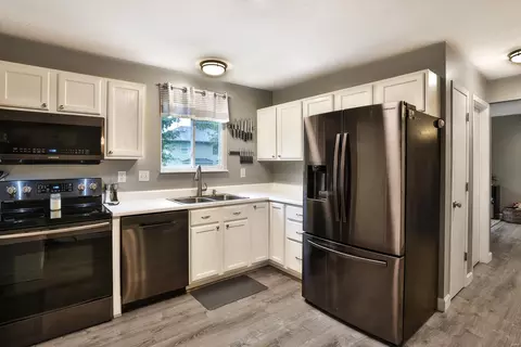 Kitchen - 25 Red Cedar Parc Ct, O'fallon, MO 63368 photo 3 of 3