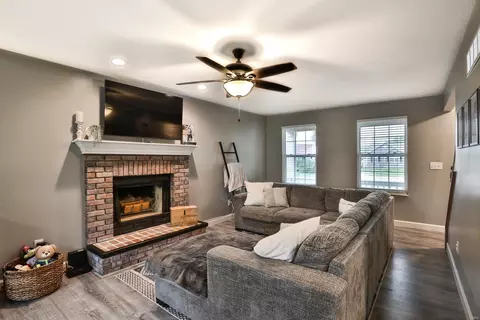 Living - 25 Red Cedar Parc Ct, O'fallon, MO 63368 photo 1 of 2