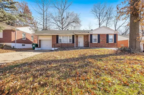 9212 Longridge Dr, Saint Louis, MO 63137