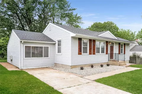 10566 Kamping Ln, Saint Louis, MO 63123