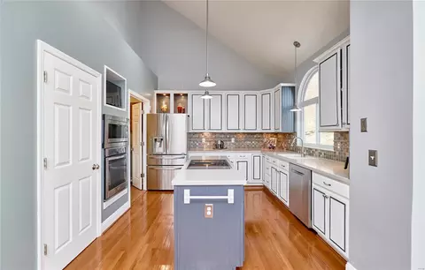 Kitchen - 15959 Forest Valley Dr, Ballwin, MO 63021 photo 2 of 4