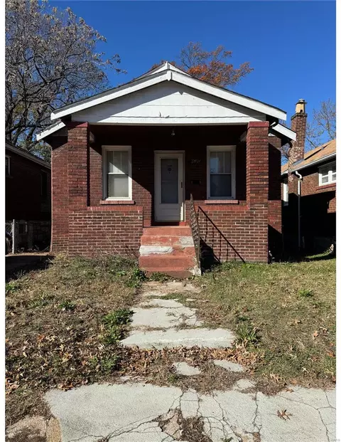 5641 Park Ln, Saint Louis, MO 63136