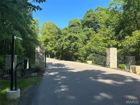 3523 Hawthorne Ridge Dr, Eureka, MO 63025 photo 3