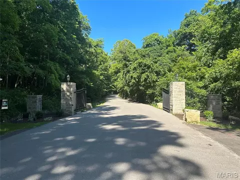 3523 Hawthorne Ridge Dr, Eureka, MO 63025 photo 4