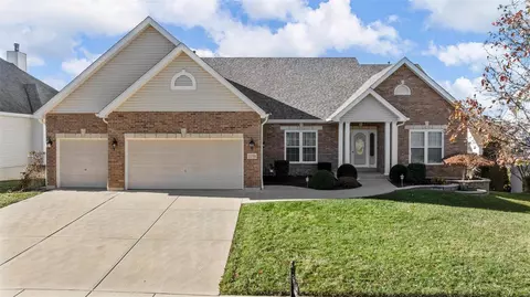 1158 Hollow Valley Ct, Saint Charles, MO 63304