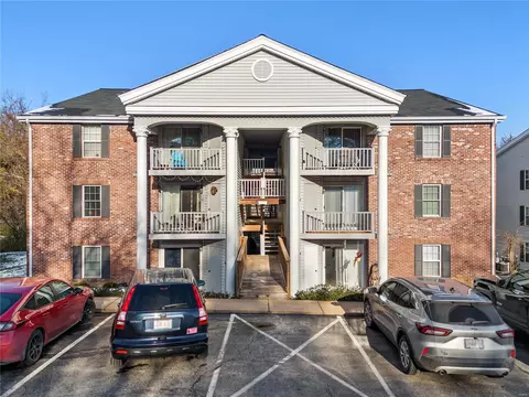 7617 Triwoods Dr #B, Saint Louis, MO 63119
