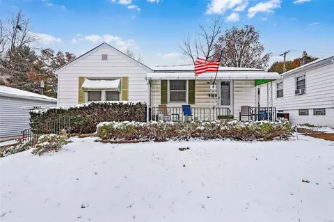 9422 Upland Dr, Affton, MO 63123