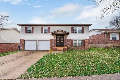2350 Wharton Ct, Florissant, MO 63031