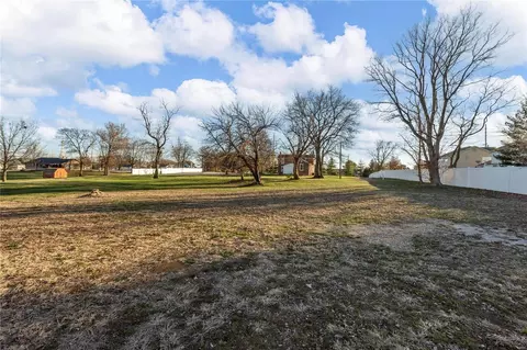 Exterior - 1053 Feise Rd, O'fallon, MO 63368 photo 5 of 15