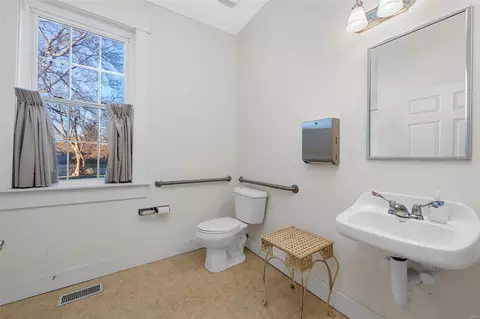 Bath - 1053 Feise Rd, O'fallon, MO 63368 photo 1 of 2